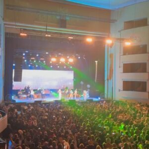 Santiago Lagoá Instagram - O Coliseu do Porto encheu para aplaudir 
o grande @zeamarooficial !!!
Muito feliz por estar presente numa noite tão especial 🙏🏼🌟 
Muitos parabéns por uma caminhada que te trouxe (para mim que sou tripeiro) ao maior palco do País !!! 
15 anos de luta , trabalho e uma dedicação ímpar a um sonho que leva alegria a tanta gente ❤️
Bem haja Zé !!! Que venham mais Coliseus , sempre cheios como mereces !!!