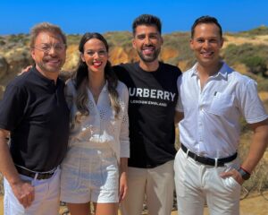 Santiago Lagoá Instagram - Venho de férias e transformo-me em comentador por uma manhã.
Uma experiência muita engraçada.
Obrigado a toda a equipa @cmtvoficial  em especial ao @leocaeirooficial à @aagatarodrigues e ao @duartesiopa