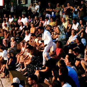 Santiago Lagoá Instagram - Parabéns pelos 10 anos de carreira @jpramos.comedy 🌟
A Madeira compareceu em massa e bateu palmas 👏🏻👏🏻👏🏻
Que possa estar sempre presente nestes momentos e obrigado por dares a conhecer a ilha aqui a este cubano do Continente!
.
#parabens #comédia #jpramos 
#madeira