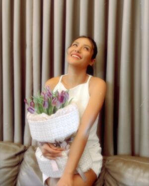 Sanya Lopez Instagram - masaya naman talaga ako kasama….
pero mas masaya ko pag kasama ka… eyyy! 🤙🏻🤪🤭