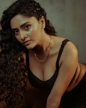 Sanya Thakur Instagram - “Sassy, classy, and a bit bad-assy. 🔥” 
.
📷 : @sahil_navadiya_ 
💄 : @makeup_asfaque 
.
.
.
.
#mylook #fashion #lifestyle#raw#explore