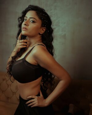 Sanya Thakur Instagram - “Sassy, classy, and a bit bad-assy. 🔥” 
.
📷 : @sahil_navadiya_ 
💄 : @makeup_asfaque 
.
.
.
.
#mylook #fashion #lifestyle#raw#explore