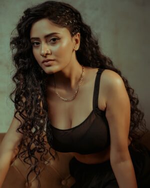 Sanya Thakur Instagram - “Sassy, classy, and a bit bad-assy. 🔥” 
.
📷 : @sahil_navadiya_ 
💄 : @makeup_asfaque 
.
.
.
.
#mylook #fashion #lifestyle#raw#explore