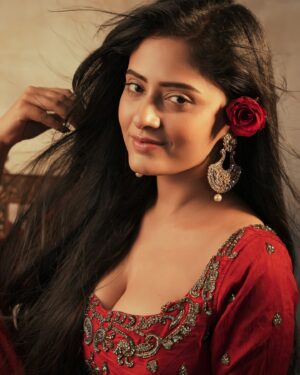 Sanya Thakur Instagram - Haseen dilruba ❣️ #red 
.
📷 @sahil_navadiya_ 
💄 @makeup_asfaque 
.
#indian #actress #photooftheday