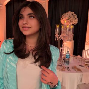 Sara Aws Instagram - احلى لمة واحلى عرسان 
الله يديم الفرحه عليكم 💗