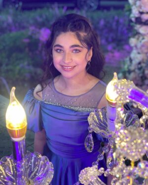 Sara Aws Instagram - شنو  رئيكم بلوك اليوم وشنو  رئيكم بحلقه اليوم ❤️وياكم شموسه 🐸😂. البدله من @almaclothes0