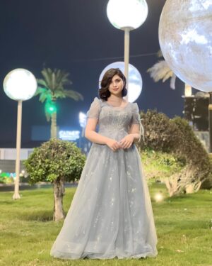 Sara Aws Instagram - من شوارع بغداد🇮🇶✨
اليوم الفرحه فرحتين 
فرحة اليوم الوطني وفرحة استلامي افضل ممثلة صاعدة🥹❤️