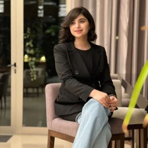 Sara Aws Instagram - لست ب مغرورة 
ولكن ثقتي بنفسي هزت البعض