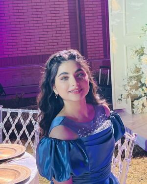 Sara Aws Instagram - شنو  رئيكم بلوك اليوم وشنو  رئيكم بحلقه اليوم ❤️وياكم شموسه 🐸😂. البدله من @almaclothes0