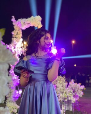 Sara Aws Instagram - شنو  رئيكم بلوك اليوم وشنو  رئيكم بحلقه اليوم ❤️وياكم شموسه 🐸😂. البدله من @almaclothes0