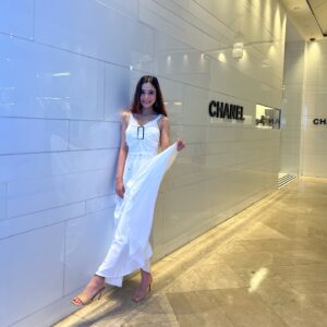 Sara Khan Instagram - 🙏namaste vietnam 🇮🇳❤️ 🇻🇳