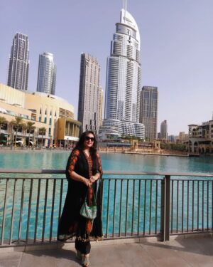 Sara Raza Khan Instagram - Just a few more clicks 🥰although the sun was very harsh ☀️ 
Why can't we girls stop taking pictures 😂

#sararazakhan