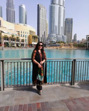 Sara Raza Khan Instagram - Just a few more clicks 🥰although the sun was very harsh ☀️ 
Why can't we girls stop taking pictures 😂

#sararazakhan