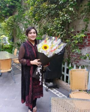 Sara Raza Khan Instagram - Thank you all for continuous growth over our Instagram page and other social media platforms 🥰 Flowers for you all 😊my Dear Music Supporters ❤

And will surely see you all for a Live Jam Session soonest! Keep sending your prayers ❤ #saraRazaKhanLive