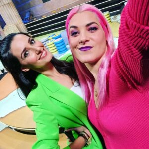 Sara Rubayo Instagram - 💚💖 Historiadoras sin pana ni coderas😏
No perderse El Condensador de Fluzo hoy jueves a las 22:00 en @la2_tve y todos los episodios de las 3 temporadas en @rtveplay