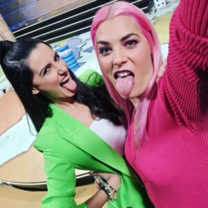 Sara Rubayo Instagram - 💚💖 Historiadoras sin pana ni coderas😏
No perderse El Condensador de Fluzo hoy jueves a las 22:00 en @la2_tve y todos los episodios de las 3 temporadas en @rtveplay