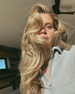 Sara Sampaio Instagram - Cozy Sundays at home  @alo