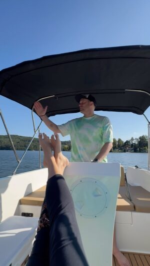 Sara Sandeva Instagram - Jako každý rok. Tak i letos :). Zahájeno. J S