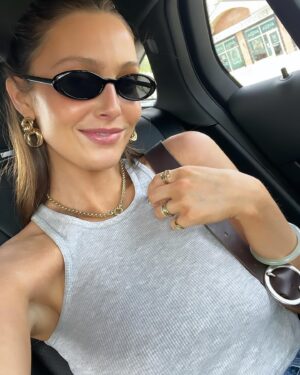 Sara Thompson Instagram - 10 photos of me in my summer slehhh