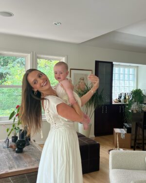 Sara Thompson Instagram - 10 photos of me in my summer slehhh