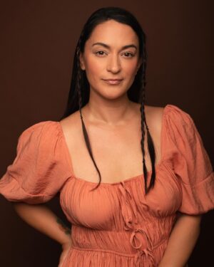Sara Tomko Instagram - Not me trying to get on House of the Dragon 🐉 or any Genre-Bending Content for that matter… 
oh, wait… 🛸👀
•••
📸 @lukefontana 
Hair/MU @koena_beauty