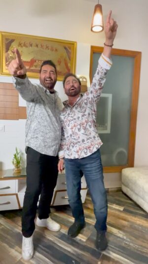 Sarabjit Cheema Instagram - ਮੇਰੇ ਛੋਟੇ ਵੀਰ “ਕੇ ਐਸ ਮੱਖਣ” ਦਾ ਦਿਲੋਂ ਬਹੁਤ ਬਹੁਤ ਧੰਨਵਾਦ, ਮੈਨੂੰ ਦਿਲੋਂ ਸੁਪੋਰਟ ਕਰਨ ਲਈ 
ਜਿਓੰਦਾ ਰਹਿ ਸ਼ੇਰਾ, ਮਾਲਿਕ ਹੋਰ ਚੜ੍ਹਦੀਕਲਾ ਬਖਸ਼ੇ @ksmakhanofficial 

#EdhanPaindaBhangra #SarbjitCheema #KsMakhan 

#reels #reelsindia #punjabi #punjab #bhangra #punjabimusic #punjabisongs