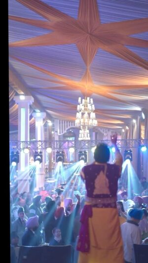 Sarabjit Cheema Instagram - Performing live last week at a wedding in Punjab! 
Contact for Bookings: 9915117777 🇮🇳
7788864003 🇨🇦

#livesinging #punjabi #bhangra #sarbjitcheema #punjabimusic #punjab #reelsindia