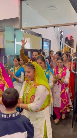 Sarabjit Cheema Instagram - It was an amazing atmosphere at this event in Australia 
Thanks for the love & support 🙏🏼

#reels #reelsindia #punjabi #punjab #india #bhangra #sarbjitcheema #punjabimusic