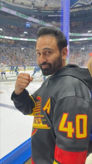 Sarabjit Cheema Instagram - “Canucks Anthem” OUT NOW on all audio platforms! 

@canucks 
@madmix._ 
@ranglapunjabartsacademy 
@gunitpal.singh.luthra 

#reels #surrey #vancouver #canucks #punjabi #scottroad #sarbjitcheema #bhangra