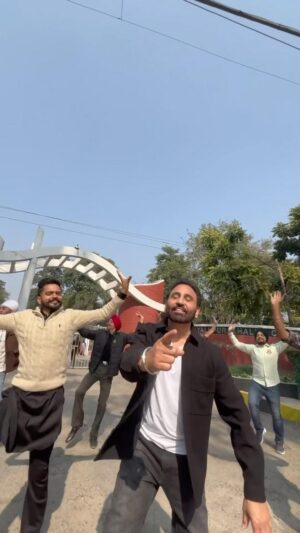Sarabjit Cheema Instagram - ਮੇਰਾ ਰੱਬ ਮੇਰਾ ਸੱਭ, ਜਿੱਥੋਂ ਬਹੁਤ ਕੁੱਝ ਮਿਲਿਆ ਮੇਰਾ ਲਾਇਲਪੁਰ ਖਾਲਸਾ ਕਾਲਜ ਜਲੰਧਰ 
ਜਦੋਂ ਵੀ ਓਥੇ ਜਾਂਦਾ ਹਾਂ, ਦਿਲ ਨੂੰ ਬਹੁਤ ਖੁਸ਼ੀ ਮਿਲਦੀ ਹੈ, ਅੱਜ ਫਿਰ ਭੰਗੜਾ ਟੀਮ ਨਾਲ ਰੀਲ ਬਣਾ ਕੇ ਦਿਲ ਬਾਗੋ ਬਾਗ ਹੋ ਗਿਆ 
ਤੁਸੀਂ ਦੇਖੋ ,ਆਨੰਦ ਲਓ ਤੇ ਸਪੋਰਟ ਕਰੋ - Edhan Painda Bhangra ✅

Where it all started - Lyallpur Khalsa College 

@amanhayer1 @rangproductionsofficial 

#reels #reelsindia #trending #punjab #punjabi #bhangra #lyallpurkhalsacollege #sarbjitcheema #bhangralovers #bhangradance