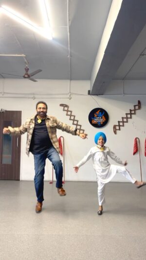 Sarabjit Cheema Instagram - Bhangra ❣️🔥

@sarbjitcheemaofficial sir thxu so much tuhade payar lai ❣️❣️

#instareels #instagood #trending #punjabisong 

@folk_punjab_bhangra_academy @sarabdeep_singh31 @_its_panesar__ @jassukhi