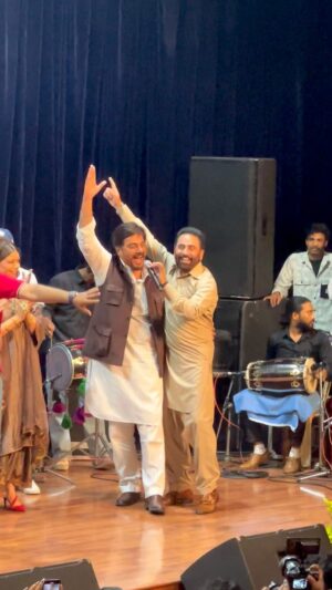 Sarabjit Cheema Instagram - What a pleasure to perform Rangla Punjab with all these amazing artists @realguggugill @karamjitanmol @ghuggigurpreet @pammibaioffical @satindersatti 

#punjabi #bhangra #punjab #india #sarbjitcheema