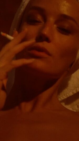 Sarah Dumont Instagram - Smoking kills people. People kill people. Talk about it. Do something about it. #registertovote #shockvalue 

🎬 @chrisheadsstudio @hbgocreative 
shot in #NYC