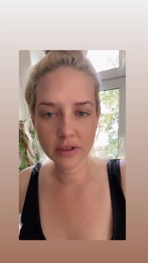 Sarah Knappik Instagram - Guten Morgen, hätte nicht gedacht, dass wir so viele sind. Danke für eure Nachrichten. Also liebe Eltern, lasst uns gemeinsam den Kochlöffel schwingen 😂 eure pipi langstrumpf