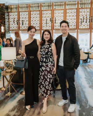 Sarah Lian Instagram - I was honored to be invited to speak on the recent “Women in Film” panel.  It means a lot to be part of an event that aims to empower and inspire the next generation of women to pursue their passions and follow their dreams. This one is extra special for me as I got to share the experience with my daughter and family in Malaysia. 
Thank you @soosheapin, @feith.london and @elemis_my for making all this possible ✨🎬#womensupportingwomen