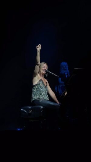 Sarah McLachlan Instagram - Here’s to loving all the colors of the rainbow! Happy Pride 🌈❤️ XoS

#FTE30TOUR 
#pridemonth #pride2024 
🎥 @vanweloveyou