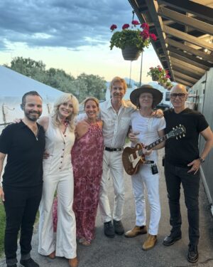 Sarah McLachlan Instagram - I can’t tell you how much I love playing music with this incredible group ❤️ XoS

#FTE30TOUR
📸 @vanweloveyou
