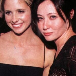 Sarah Michelle Gellar Instagram - How do you possibly find the right words to sum up 30 years of friendship? I keep reminding myself it only hurts this much because, there was so much love. Thank you, for all your kind words and support. I love all the messages about how @theshando was important to you. So let’s honor her. More than anything, Shan loves animals, especially dogs. In her memory let’s support our favorite animal charities. Whether that’s donating money , stopping by your local shelter and just offering cuddles and walks to animals housed there or even just tagging them in the comments so other people can learn about their work. I know that would make our girl happy (and illicit that deep throaty laugh we all loved) 💔 💔💔