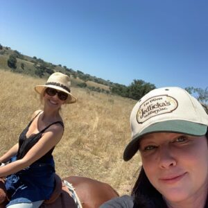 Sarah Michelle Gellar Instagram - How do you possibly find the right words to sum up 30 years of friendship? I keep reminding myself it only hurts this much because, there was so much love. Thank you, for all your kind words and support. I love all the messages about how @theshando was important to you. So let’s honor her. More than anything, Shan loves animals, especially dogs. In her memory let’s support our favorite animal charities. Whether that’s donating money , stopping by your local shelter and just offering cuddles and walks to animals housed there or even just tagging them in the comments so other people can learn about their work. I know that would make our girl happy (and illicit that deep throaty laugh we all loved) 💔 💔💔