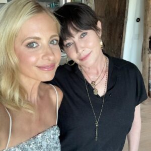 Sarah Michelle Gellar Instagram - How do you possibly find the right words to sum up 30 years of friendship? I keep reminding myself it only hurts this much because, there was so much love. Thank you, for all your kind words and support. I love all the messages about how @theshando was important to you. So let’s honor her. More than anything, Shan loves animals, especially dogs. In her memory let’s support our favorite animal charities. Whether that’s donating money , stopping by your local shelter and just offering cuddles and walks to animals housed there or even just tagging them in the comments so other people can learn about their work. I know that would make our girl happy (and illicit that deep throaty laugh we all loved) 💔 💔💔