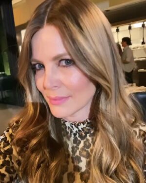 Sarah Mintz Instagram - Noche de villanas!!! Canela.tv 🎬🎥 @miracanelatv #villanas #secretosdevillanas2