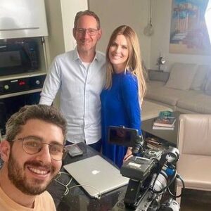Sarah Mintz Instagram - Por fin Colombia lo sabrá directamente de mi. 🇨🇴. Gracias @divajessurum te quiero mucho 💕 @sedicedemitv ………………🎥 @volcogabriel