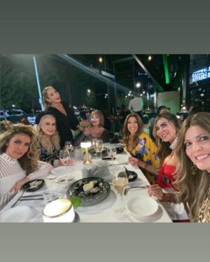 Sarah Mintz Instagram - Un poco de el detrás de cámaras 🎥 Hoy noche de villanas… #secretosdevillanas2 por @miracanelatv 🤗. #villanas @gabyspanictv @geraldinebazan @aylinmujic @laurazapataoficial @sabineoficial @laklitbocynthia