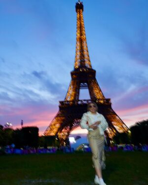 Sarah Nurse Instagram - i’ve waited my whole life to eat a crêpe at the eiffel tower 🇫🇷🥖