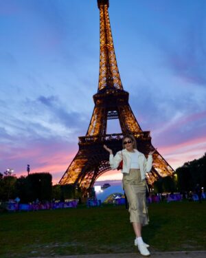 Sarah Nurse Instagram - i’ve waited my whole life to eat a crêpe at the eiffel tower 🇫🇷🥖