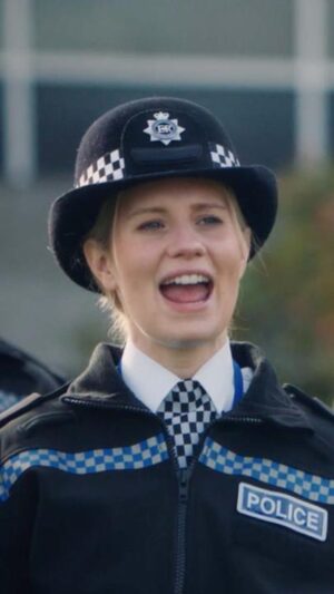 Sarah Parish Instagram - Join our six new Piglets as they're put through their paces at Norbourne Police Training College 👮🚨 Tune in tonight at 9:30pm on ITV1 and ITVX 

#Piglets