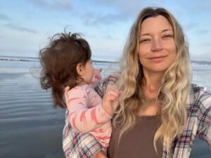 Sarah Roemer Instagram - Early bird gets the sunrise. 
5am kinda morning