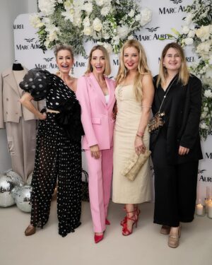 Sarah Valentina Winkhaus Instagram - Eines der Highlights diese Woche war das Marc Aurel  Showroom-Opening in Düsseldorf. Tolle Atmosphäre, gute Gespräche über die Mode im Wandel der Zeit. Erinnerungen an die Zeiten der Igedo. Gespräche über Rollenbilder. Tolle Atmosphäre, lauter bezauberndere Frauen getroffen und Symbiosen geschaffen. Und Clara war natürlich auch dabei 🩷. Danke @gossippluspr @marcaurelfashion for having me und @uweerensmann für die tollen Bilder. 💛

📸(c)@uweerensmann