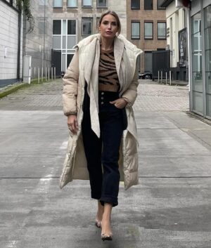 Sarah Valentina Winkhaus Instagram - Ihr Lieben, Ich bin in den letzten Zügen meines Buches und merke immer wieder, dass es mir immer noch schwer, fällt Prioritäten zu setzen. Ich denk immer, ich muss alles auf einmal machen und zwar sofort. Ich mach mir zwar To-do Listen aber ohne Priorisierung. Dadurch bin ich manchmal wie gelähmt, weil ich nicht weiß, wo ich anfangen soll. Seid ihr gut im priorisieren? Habt ihr Tipps für mich? Ich wünsche euch einen wunderschönen Abend! 
#singleselfemployedmom #truthtuesday #becreative #author