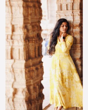 Saranya Pradeep Instagram - I always find Solace in Art 💛🤎🤍

PC : Mogudu 😘
@pradeepmanku 

.
.
.
.

#temples #hampidiaries #hampi #vijayavittalatemple #architecturephotography #architecturelovers #stone #carvings #architecturedesign #archilovers #art #exterior #incredibleindia #architects #archdaily #building #arch #design #archidaily #heritage #photography #construction #architettura #archi #architecture #architecturaldesign #beauty #virupaksha #stonecarvings